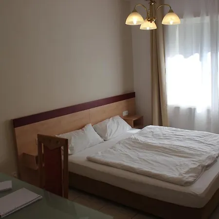 Habitación en casa particular Netflix, Highspeed Internet, Küche, Premium Kabelfernsehen, Queen-size-bett 160×200 Berlín