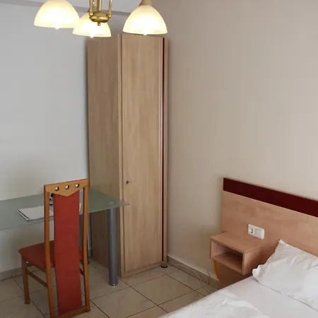 Netflix, Highspeed Internet, Küche, Premium Kabelfernsehen, Queen-size-bett 160×200 Habitación en casa particular Berlín